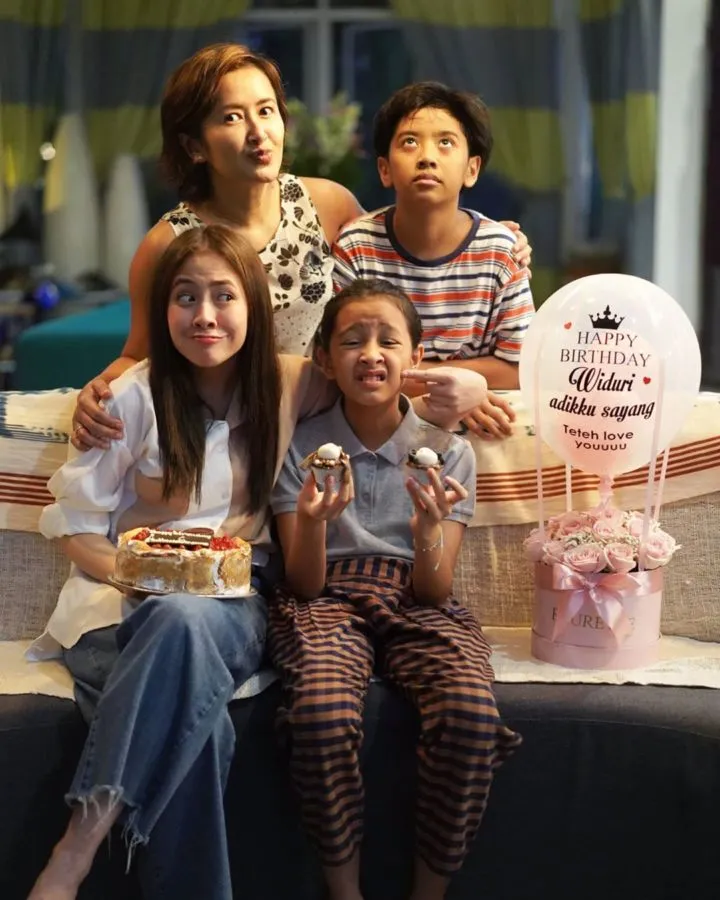 Putri Dwi Sasono Ulang Tahun, Adhisty Zara Beri Kejutan Spesial. Bak Kakak dan Adik Beneran 4