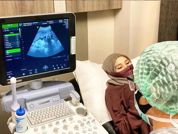 Pasrah Wajah Anak Ke-5 Mirip sang Suami Lagi, Anak Ke-3 Zaskia Mecca Malah Protes Lihat Hasil USG 3