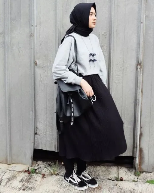Lagi Hits! Ini 8 Cara Memadukan Warna-Warna Monokrom Buat Hijabers Berpenampilan Simpel 15