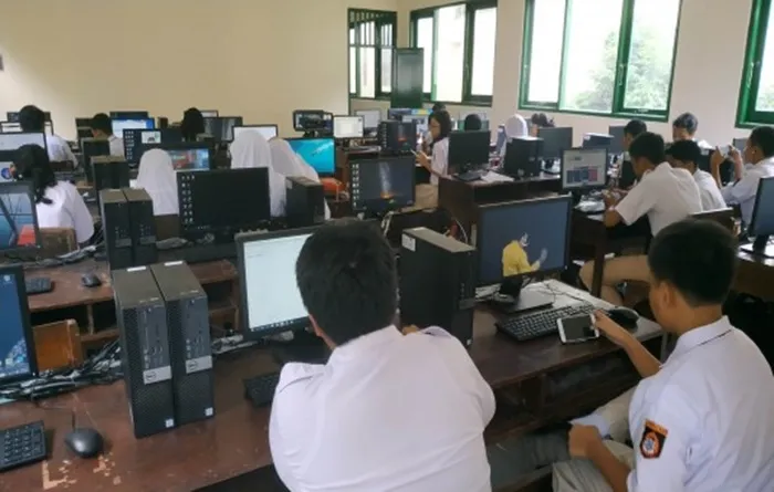 4 Kelakuan Anak Sekolah Ketika Pelajaran Komputer Tiba. Salah Satu Mata Pelajaran Favorit Bukan? 8