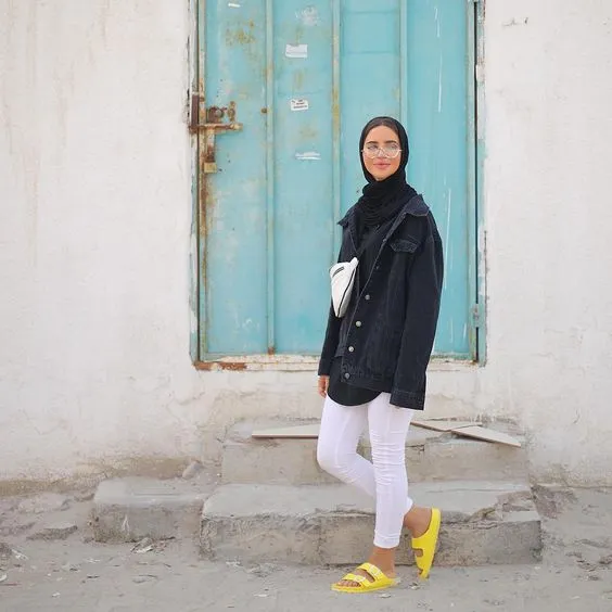 Lagi Hits! Ini 8 Cara Memadukan Warna-Warna Monokrom Buat Hijabers Berpenampilan Simpel 9
