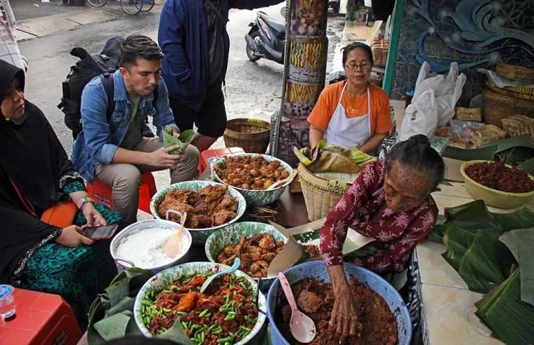 Selamat Jalan Mbah Lindu, Penjual Gudeg Legendaris di Jogja yang Meninggal dalam Usia 100 Tahun 5