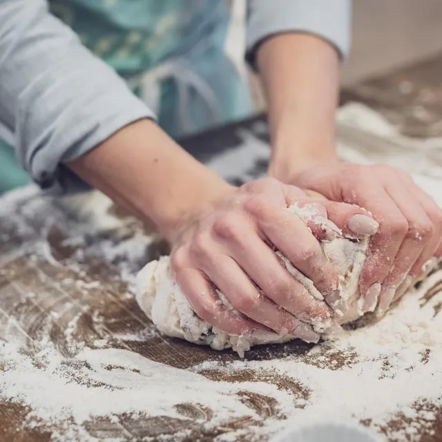 Resep Cinnamon Rolls Sederhana yang Lembut Teksturnya 11