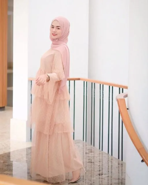 Potret Nabil Rach, Hijaber yang Hobinya Pakai Gamis Aneka Motif. Cantik Banget, Asli! 12