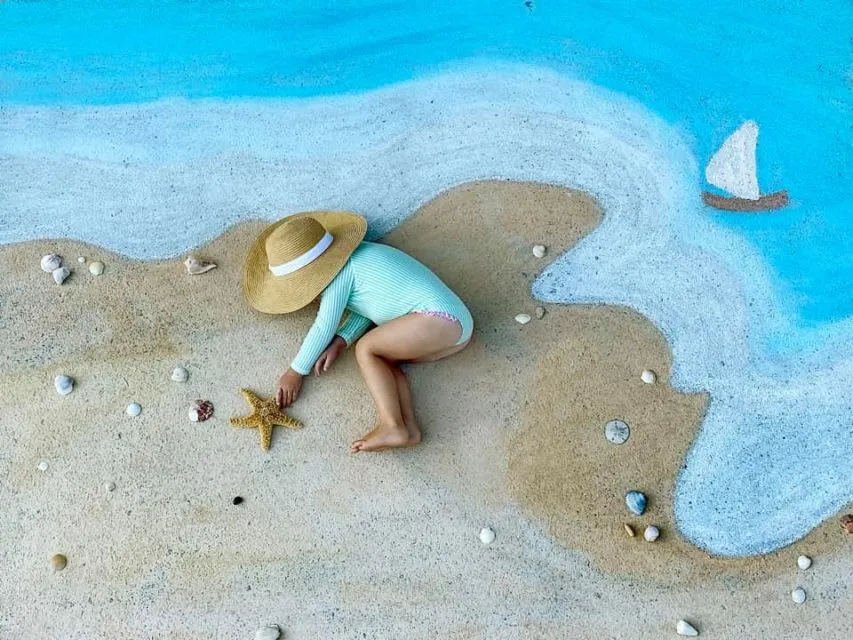 Unik, Seorang Ibu Kreasikan Foto Anaknya Menggunakan Kapur Tulis. Kreatif Banget! 12