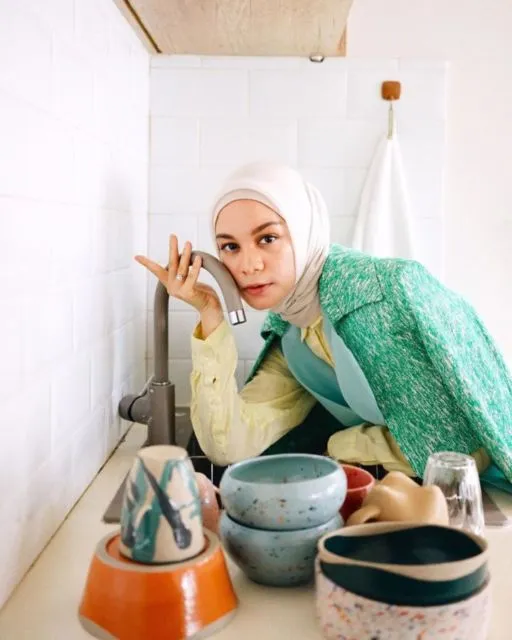 Dari Zaskia Mecca Hingga Olla Ramlan, Ini Seleb Berhijab yang Bisa Ditiru Gaya Simpelnya! 13