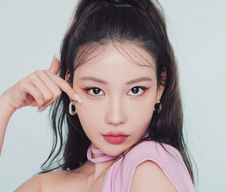 Bermodal Makeup, Beauty Vlogger Ini Mengubah Wajahnya Jadi Jennie 'Blackpink'. Hasilnya Mirip! 8