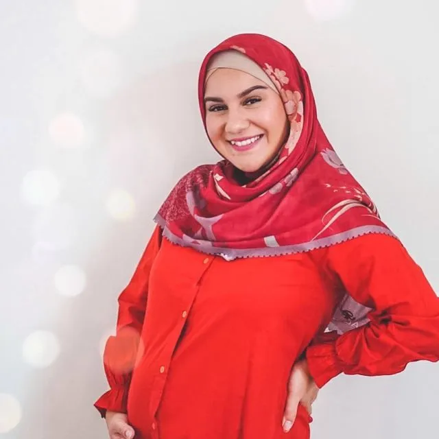 Dari Zaskia Mecca Hingga Olla Ramlan, Ini Seleb Berhijab yang Bisa Ditiru Gaya Simpelnya! 16