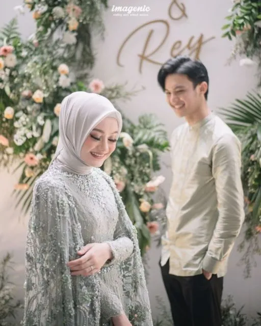 8 Detail Khitbah Dinda Hauw dan Rey Mbayang yang Tanpa Pacaran. Dibaperin Semua Orang! 17
