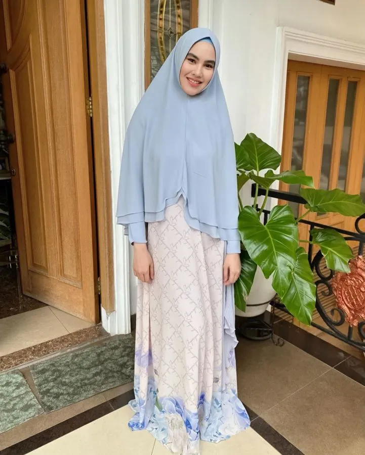 11 Artis yang Memulai Karier di Dunia Hiburan Jadi Presenter Olahraga 14