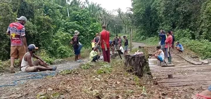 Kisah Miris Siswa di Pulau Seram, Harus Jalan Kaki 3 Kilometer dan Seberangi Sungai Deras ke Sekolah 6