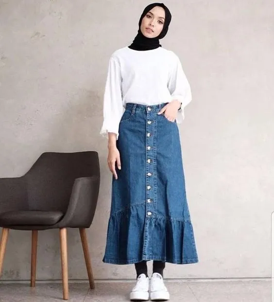 5 Cara Tampil Ideal dengan Rok Jeans; Buat yang Badannya Kecil Sampai Besar, Bisa! 7