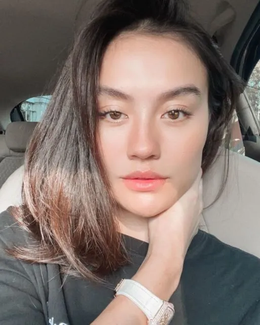 Posting Foto Selfie, Ini Gaya Agnez Mo dengan Model Rambut Terbarunya! 9
