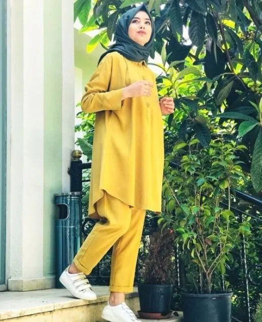Parade Cantiknya Hijabers Pakai Setelan Warna Polos; Bisa Ditiru Buat Tampil Lebih Santun! 18