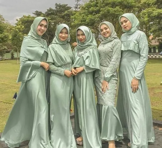 Kumpulan Model Kebaya Warna Hijau Buat Hijabers; Unik, Santun dan Nggak Terlalu Terang! 18