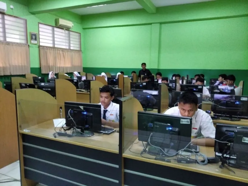 4 Kelakuan Anak Sekolah Ketika Pelajaran Komputer Tiba. Salah Satu Mata Pelajaran Favorit Bukan? 5