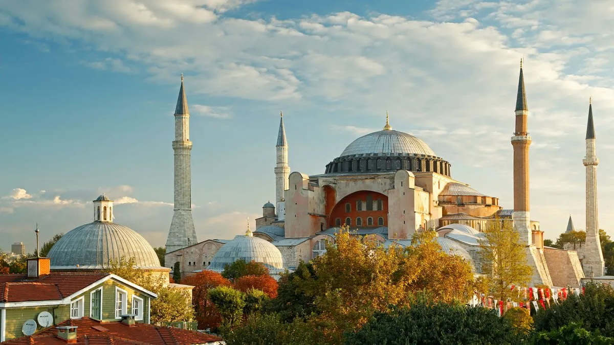 Berubah Jadi Masjid, Hagia Sophia Tetap Dibuka untuk Wisatawan dari Seluruh Dunia. Bahkan Tiketnya Gratis Lho! 6