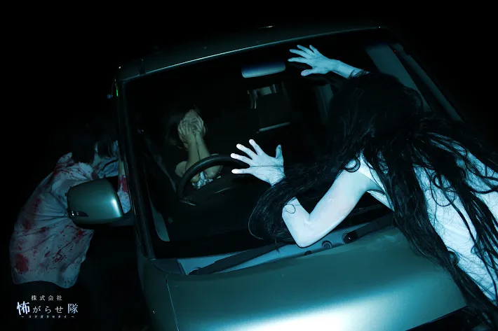 Wahana Rumah Hantu Drive Thru di Tokyo Bikin Bergidik Ngeri. Kamu Nggak Bisa Kabur Lho! 6