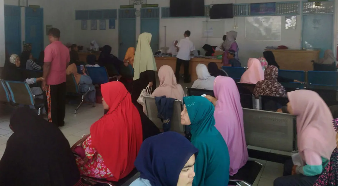 5 Tipikal Orang Antre di Layanan Kesehatan. Perhatikan deh, Pasti Ada Aja yang Modelnya Begini~ 7