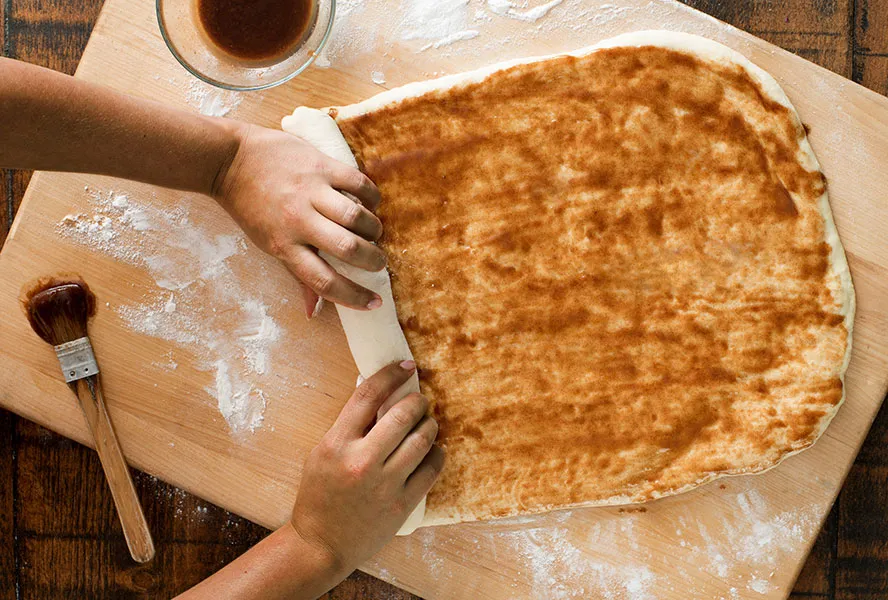 Resep Cinnamon Rolls Sederhana yang Lembut Teksturnya 13