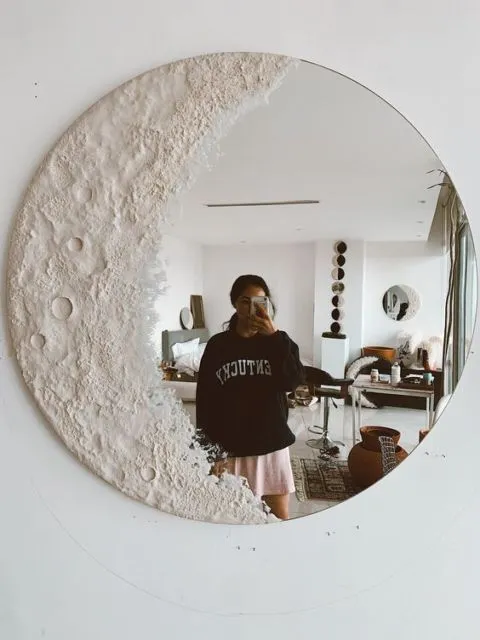 5 Bentuk Cermin Unik Kekinian Buat Selfie. Hasilnya Bakal Keren dan Aestetik! 10
