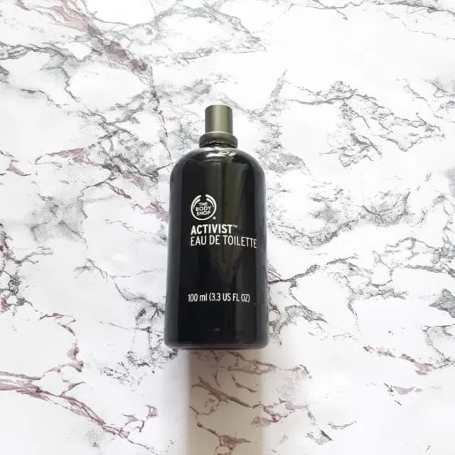 11 Rekomendasi Parfum Pria yang Disukai Wanita 16 parfum laki-laki