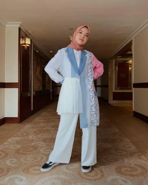 Kumpulan Potret dan Gaya Nissa 'Sabyan' yang Jarang Terekspos Media. Manis Banget! 12
