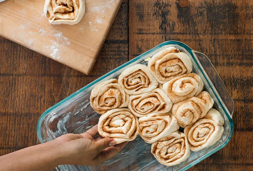 Resep Cinnamon Rolls Sederhana yang Lembut Teksturnya 14