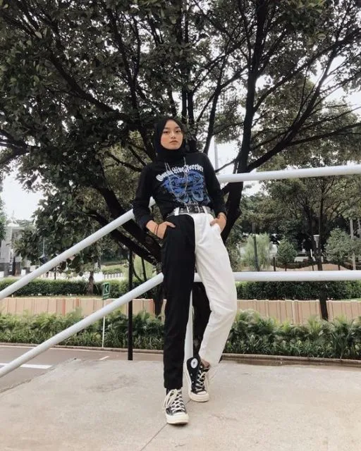 8 Bukti Foto OOTD dengan Teknik Low Angle Bisa Membuatmu Tampak Tinggi. Coba, Kuy! 16
