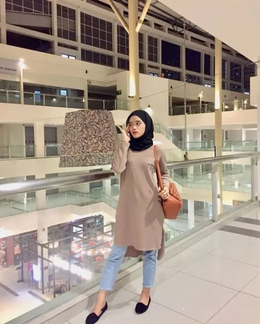 5 Alasan Tunik Bernuansa Cokelat Memang Pas Buat Tampil Sederhana. Para Cewek Kalem, Merapat! 8