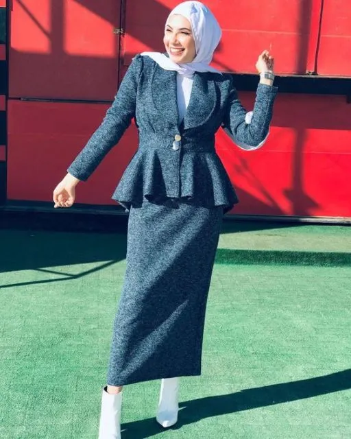 5 Cara Tampil Kece dengan Rok Span Berbahan Kaus. Para Hijaber, Merapat! 6