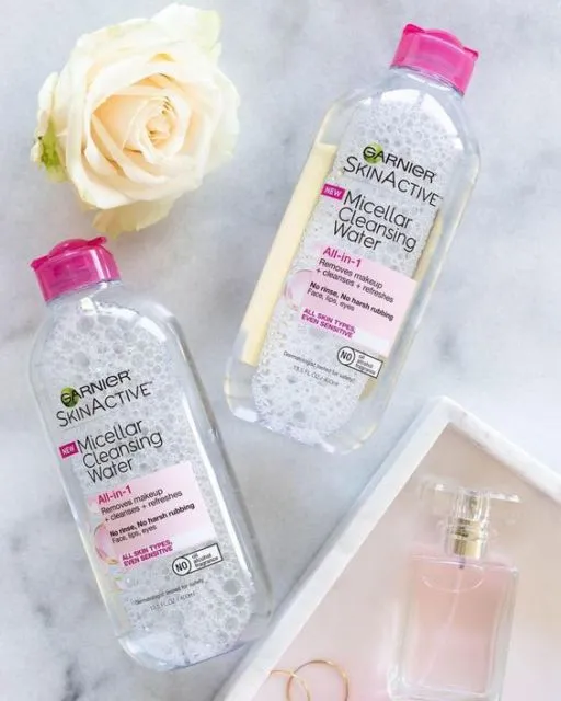 4 Jenis Pembersih Makeup yang Wajib Kamu Tahu. Beda Jenis, Beda Pula Fungsinya! 7