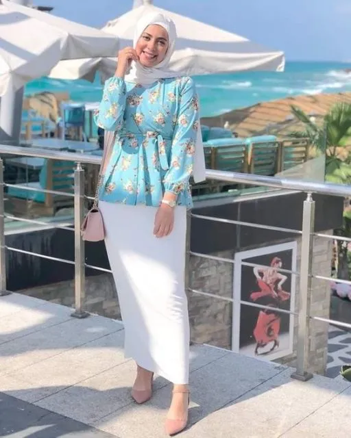 5 Cara Tampil Kece dengan Rok Span Berbahan Kaus. Para Hijaber, Merapat! 7