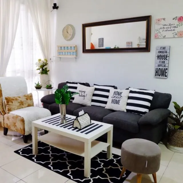 9 Trik Memilih Sofa Ruang Tamu untuk Rumah Sempit. Sofa Pastel Bentuk Memanjang Adalah Kunci 15