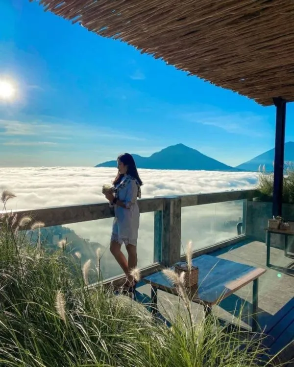 10 Destinasi Wisata yang Menawarkan Keindahan Negeri di Atas Awan. Jadwalin Liburan ke Sini ya! 11