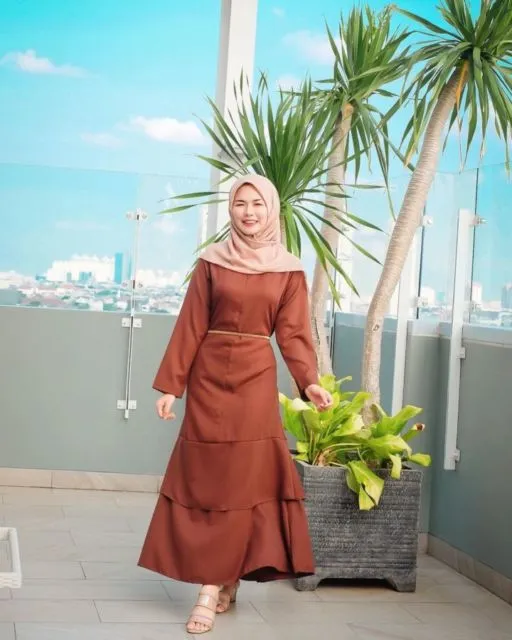 Potret Nabil Rach, Hijaber yang Hobinya Pakai Gamis Aneka Motif. Cantik Banget, Asli! 14