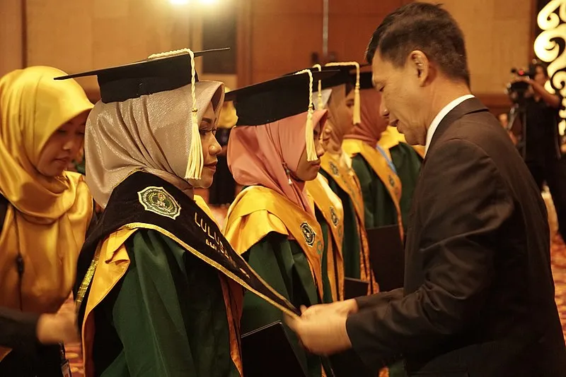 Tiru Jepang, Undip Gelar Wisuda Online dengan Robot Peraga untuk Wakili Mahasiswa. Keren dan Aman! 8