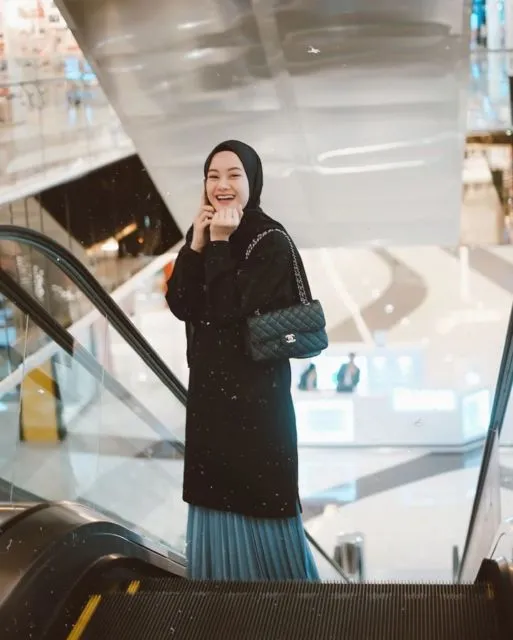 Potret Kalem Dinda Hauw dengan Hijab dan Makeup Naturalnya. Menginspirasi Banget! 6