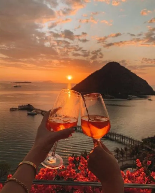 Nikmati 10 Spot Berburu Sunset Paling Cantik di Flores. Panoramanya Begitu Indah dan Bikin Males Pulang 17