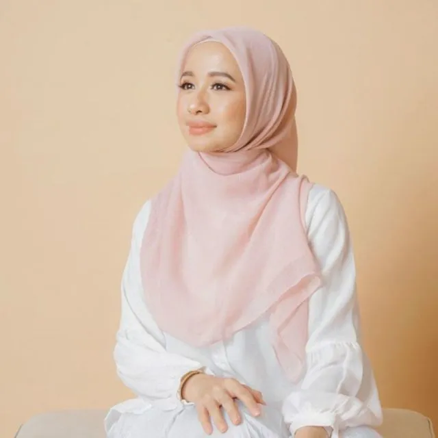 Dari Zaskia Mecca Hingga Olla Ramlan, Ini Seleb Berhijab yang Bisa Ditiru Gaya Simpelnya! 10