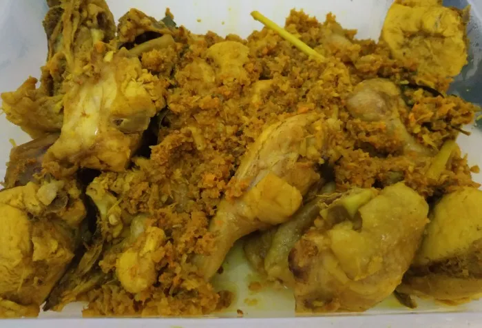 8 Resep Ayam Goreng dari Bumbu Lengkuas Sampai Kecap Pedas. Racikan Ungkepnya Beda Semua 9