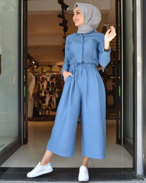 Parade Cantiknya Hijabers Pakai Setelan Warna Polos; Bisa Ditiru Buat Tampil Lebih Santun! 16