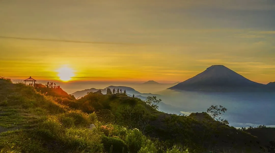 10 Destinasi Wisata yang Menawarkan Keindahan Negeri di Atas Awan. Jadwalin Liburan ke Sini ya! 16