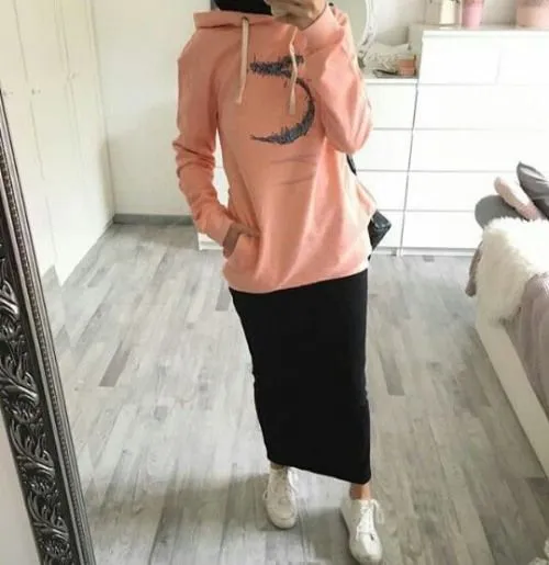 5 Cara Tampil Kece dengan Rok Span Berbahan Kaus. Para Hijaber, Merapat! 8