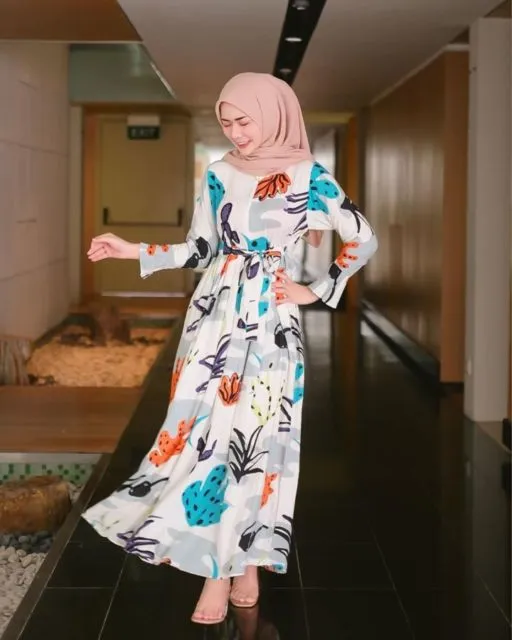 Potret Nabil Rach, Hijaber yang Hobinya Pakai Gamis Aneka Motif. Cantik Banget, Asli! 16