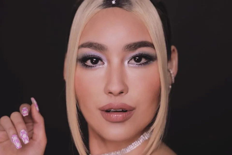 Bermodal Makeup, Beauty Vlogger Ini Mengubah Wajahnya Jadi Jennie 'Blackpink'. Hasilnya Mirip! 6