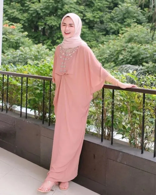 Potret Nabil Rach, Hijaber yang Hobinya Pakai Gamis Aneka Motif. Cantik Banget, Asli! 10