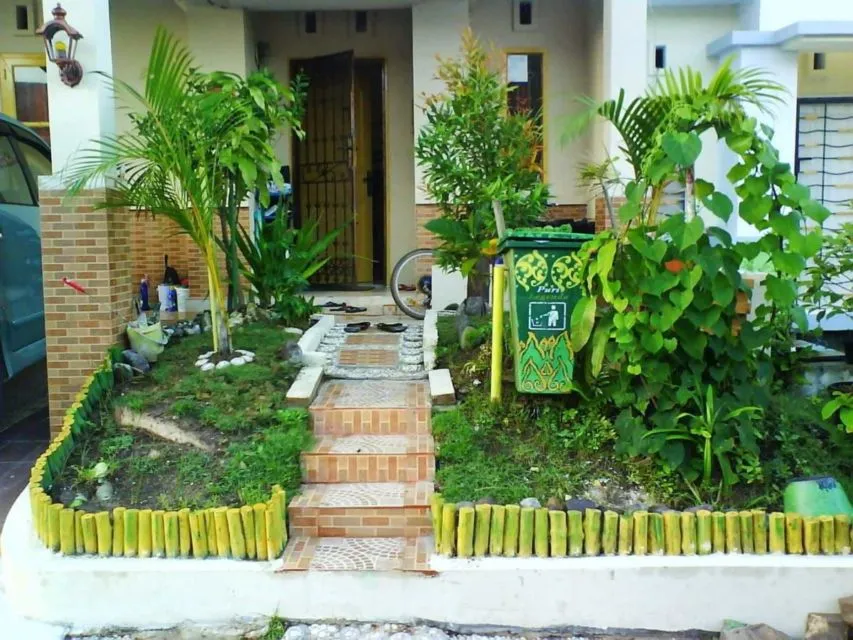 Trik Menghadirkan Taman Rumah di Area Sempit. Estetis dan Nggak Monoton Kayak di Rumah Sakit 18