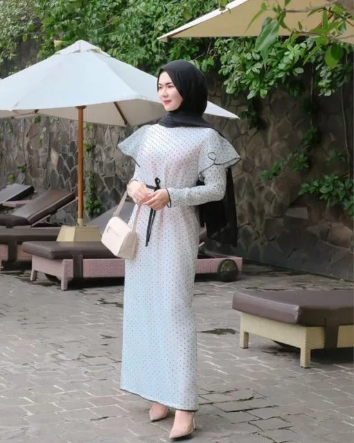 Potret Nabil Rach, Hijaber yang Hobinya Pakai Gamis Aneka Motif. Cantik Banget, Asli! 11