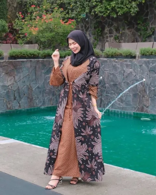 Potret Nabil Rach, Hijaber yang Hobinya Pakai Gamis Aneka Motif. Cantik Banget, Asli! 17